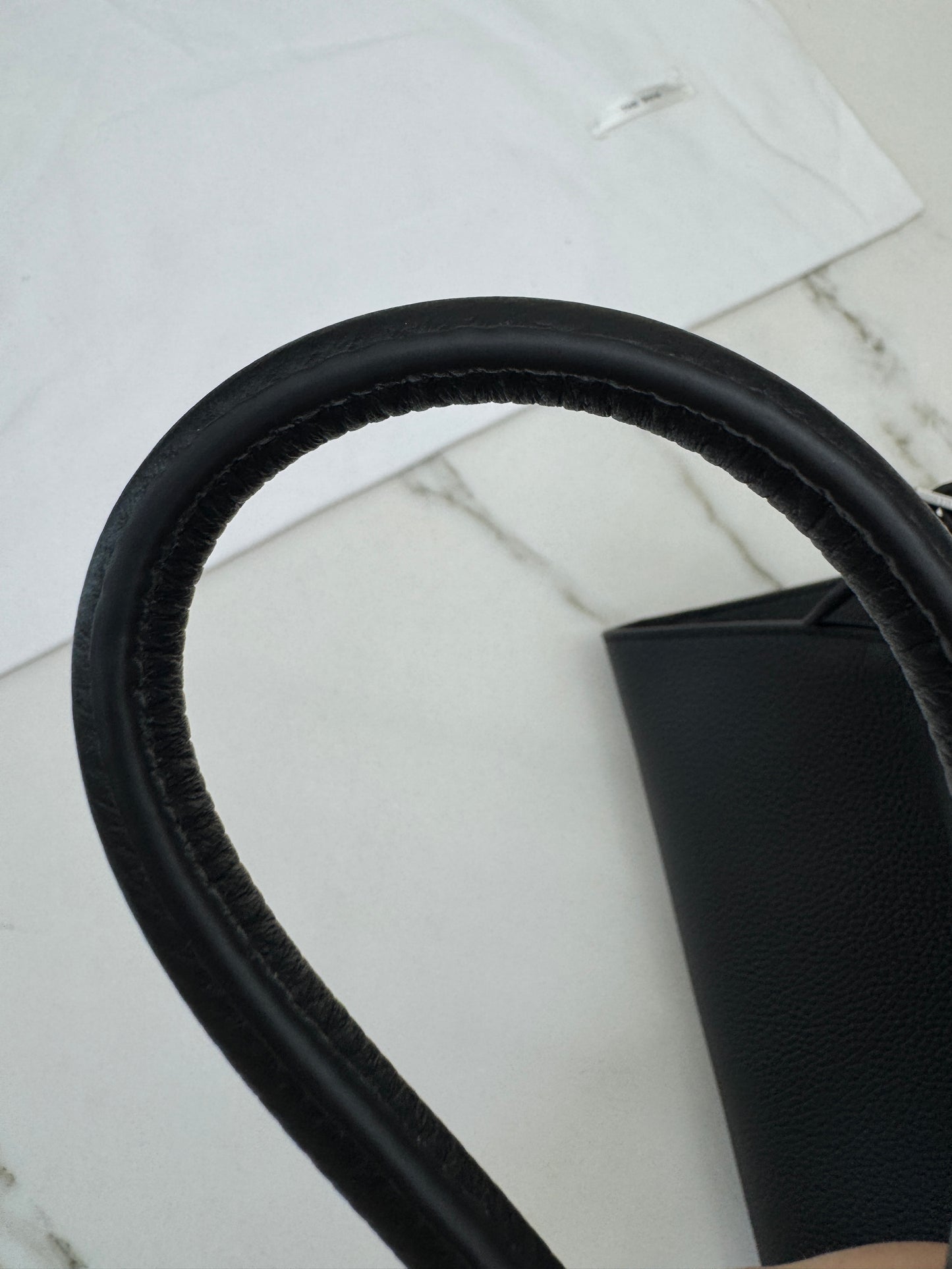 THE ROW Shoulder Marguax 12 黑色荔枝紋 Black Grained Calfskin