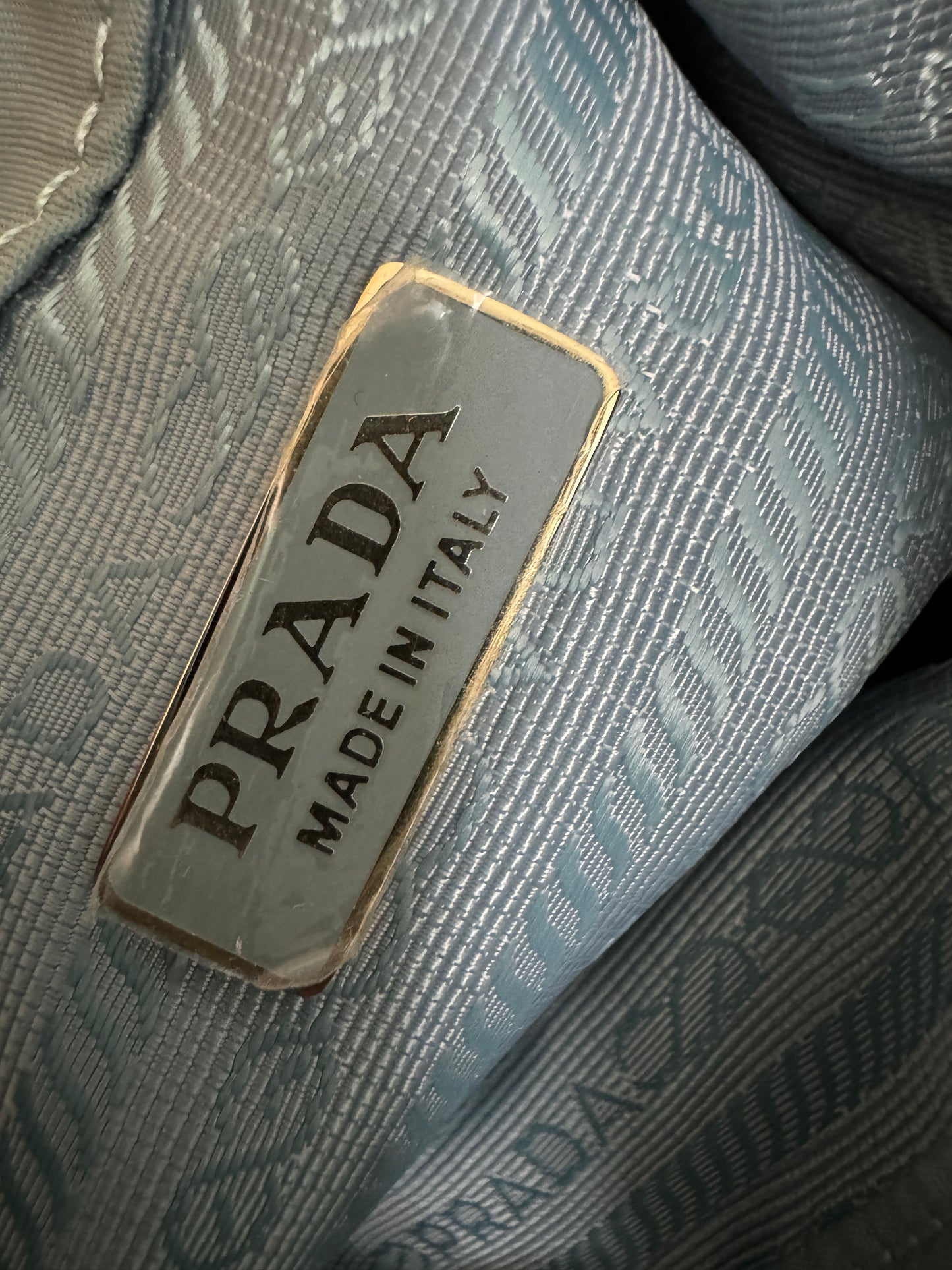 PRADA Re-Nylon 拼皮手柄小水桶 粉藍色