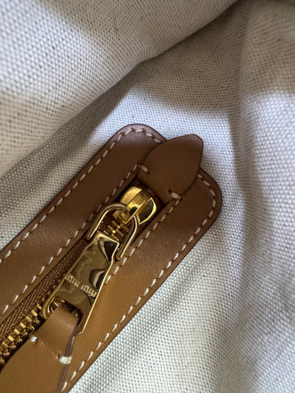 MIU MIU Ivy Tote Regular 淺棕色