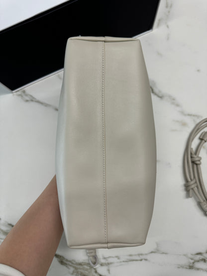 LOEWE Flamenco Purse 海鹽白 Medium Sea Salt