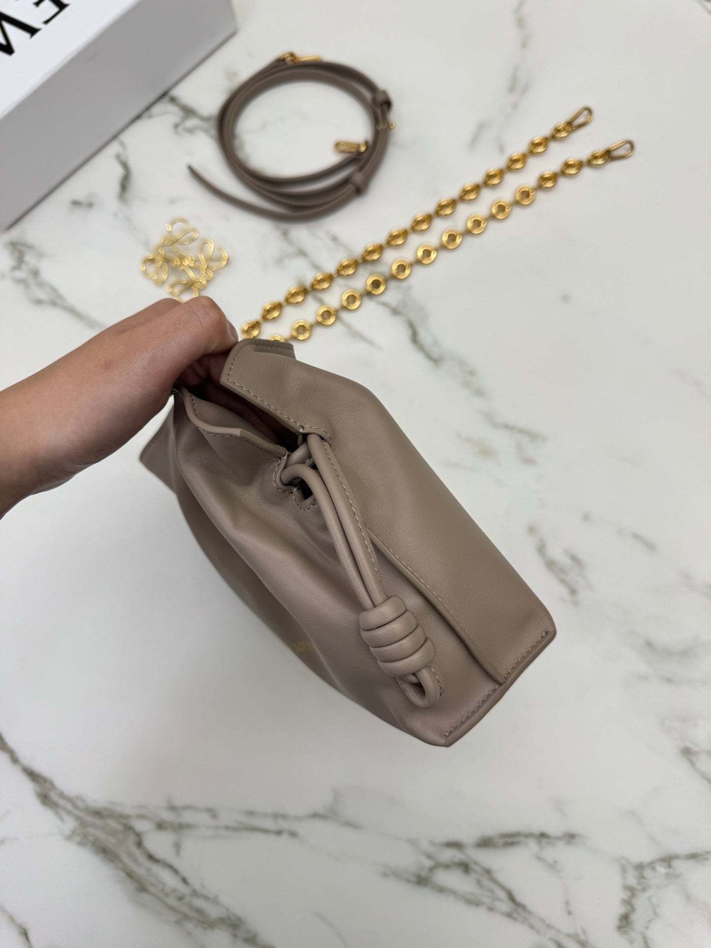 LOEWE Mini Flamenco Purse 沙色 Sand【另加胸針和甜甜圈鏈條】