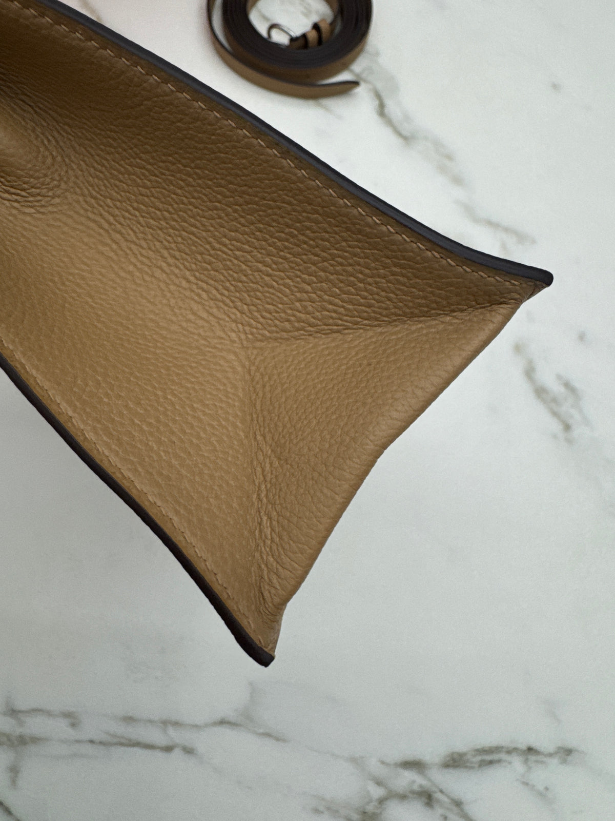 HERMES Kelly Danse 奶茶色銀扣 Chai Evercolor PHW