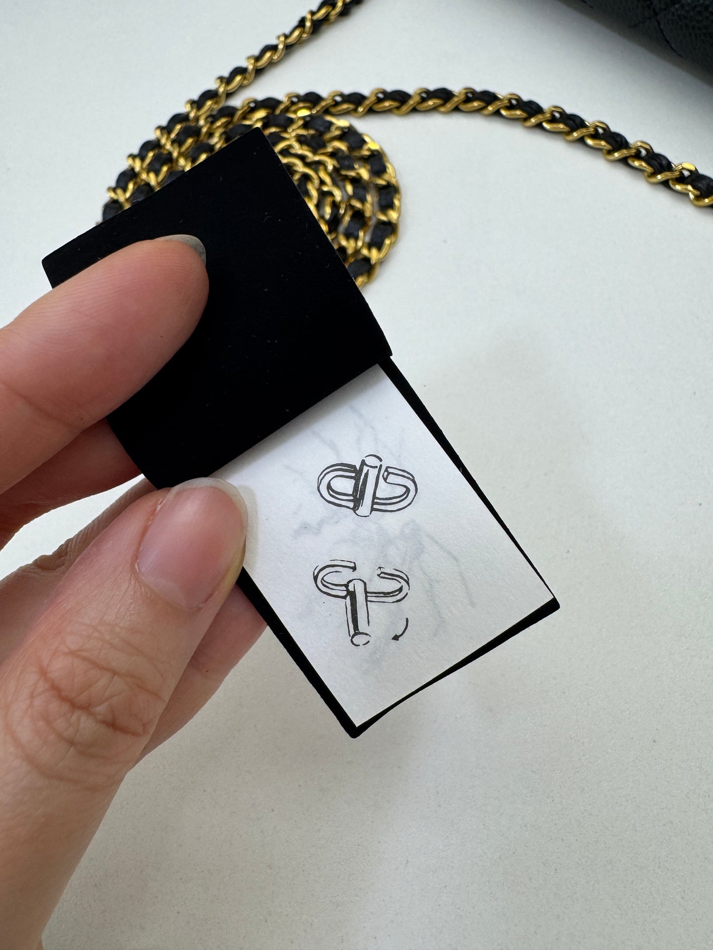 CHANEL Wallet On Chain 黑金牛 新版旋轉扣woc