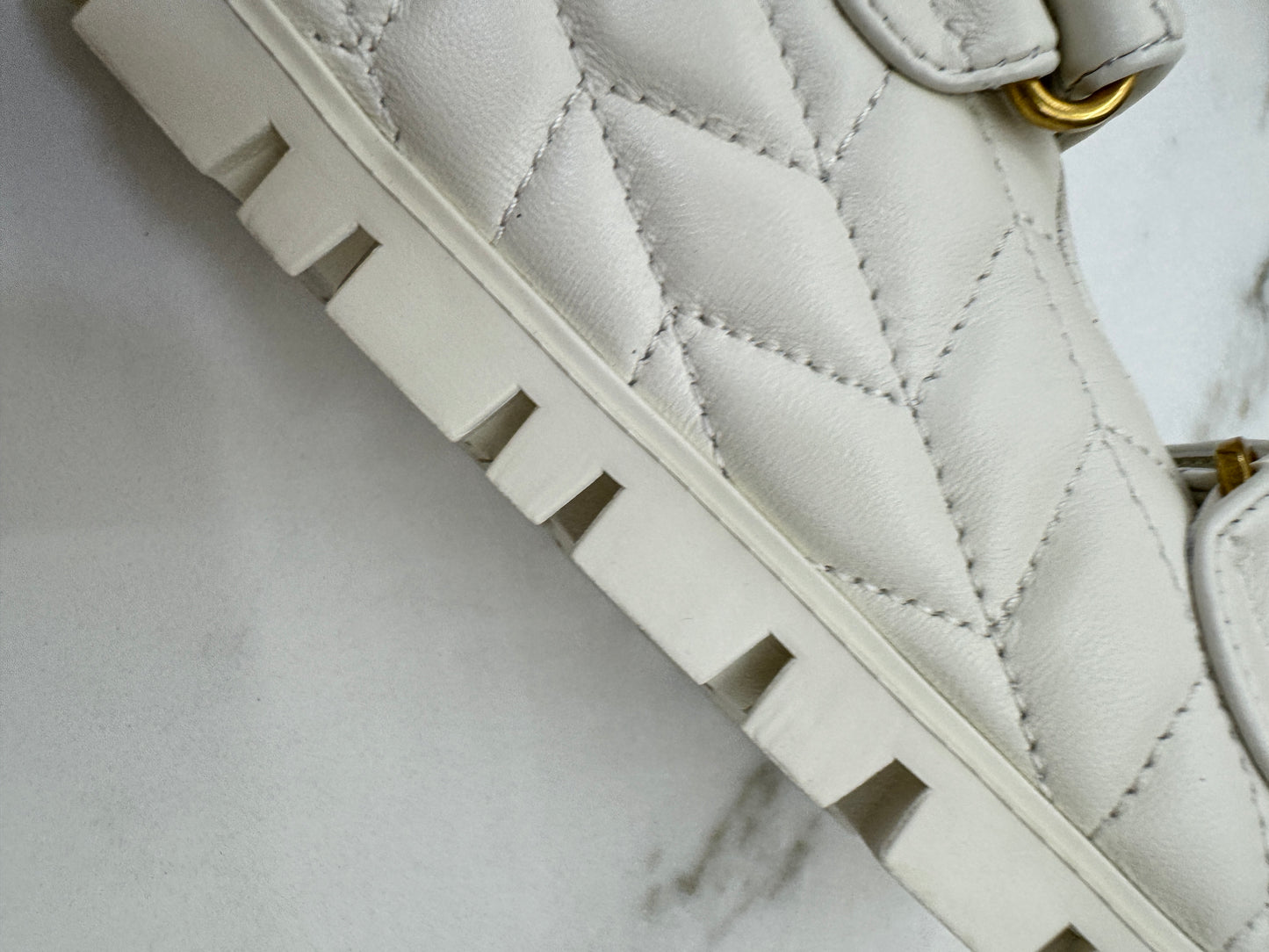 MIU MIU 魔術貼涼鞋 米白色羊皮