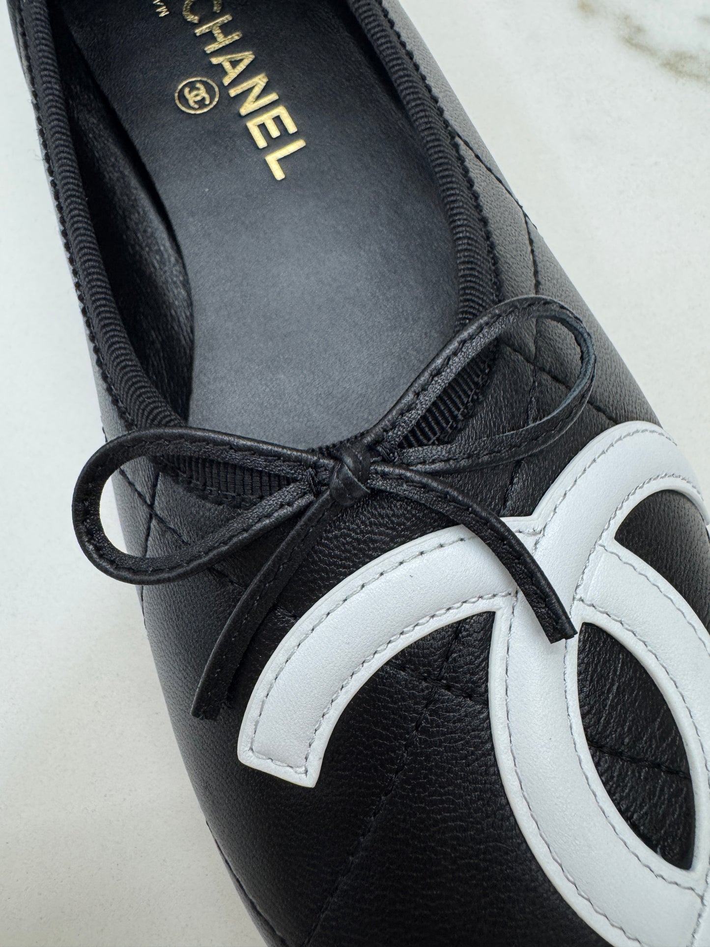CHANEL Cambon Ballet Flats 芭蕾舞鞋 黑拼白