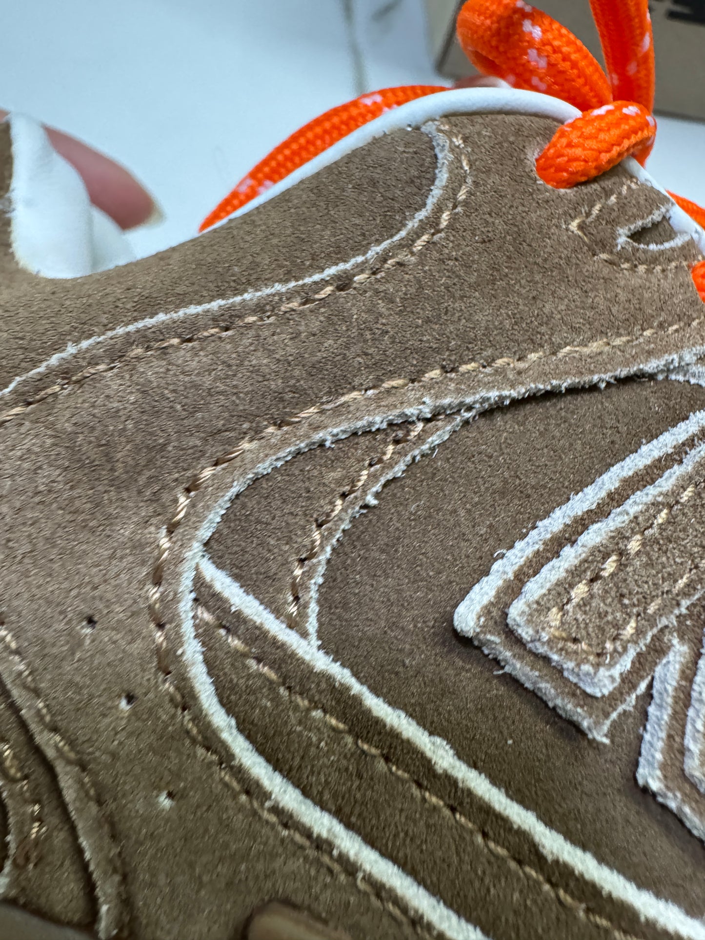 MIU MIU x NEW BALANCE 棕色猄皮軟底運動鞋