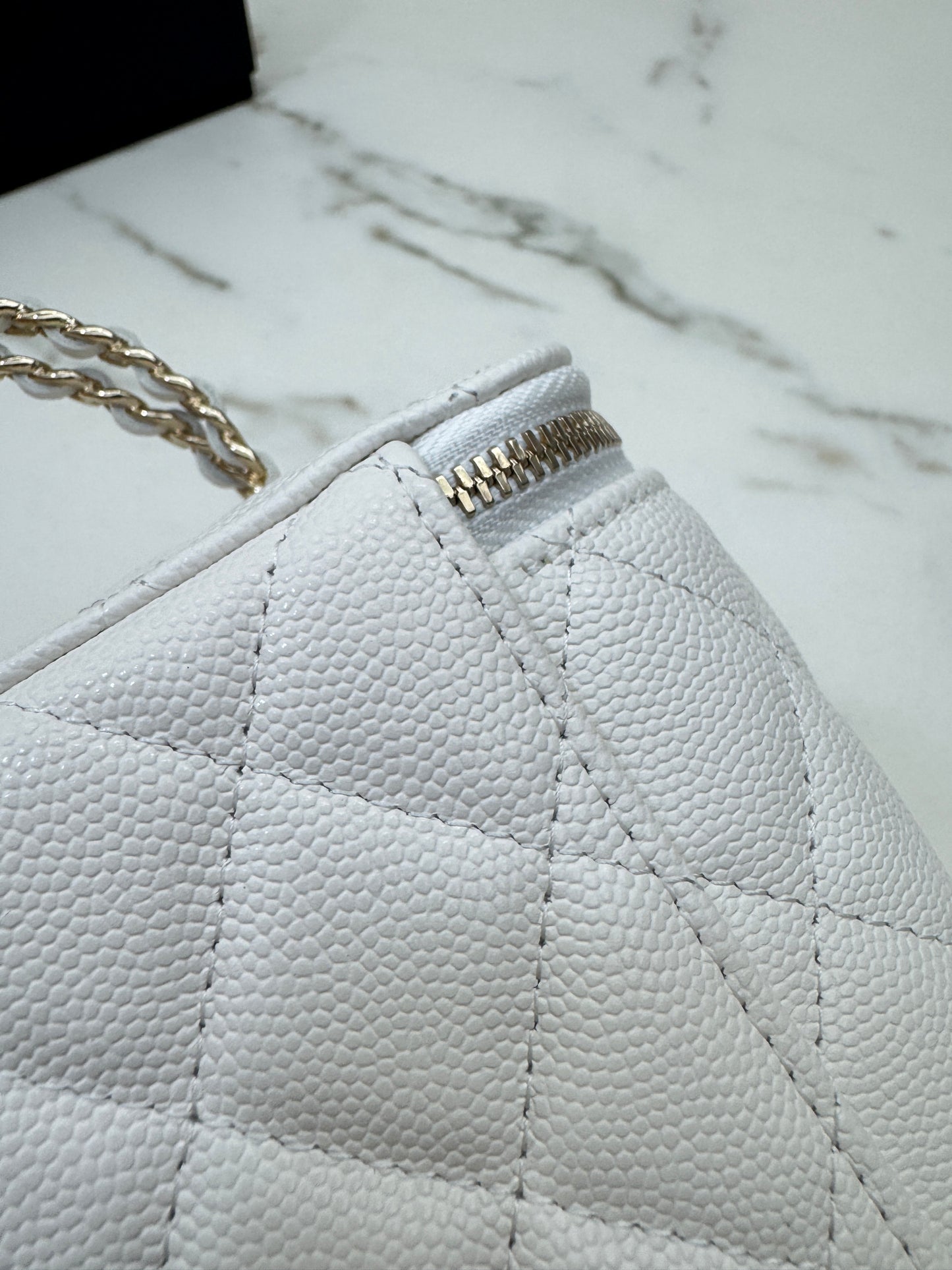 CHANEL 26S 交叉手柄長盒子 白色