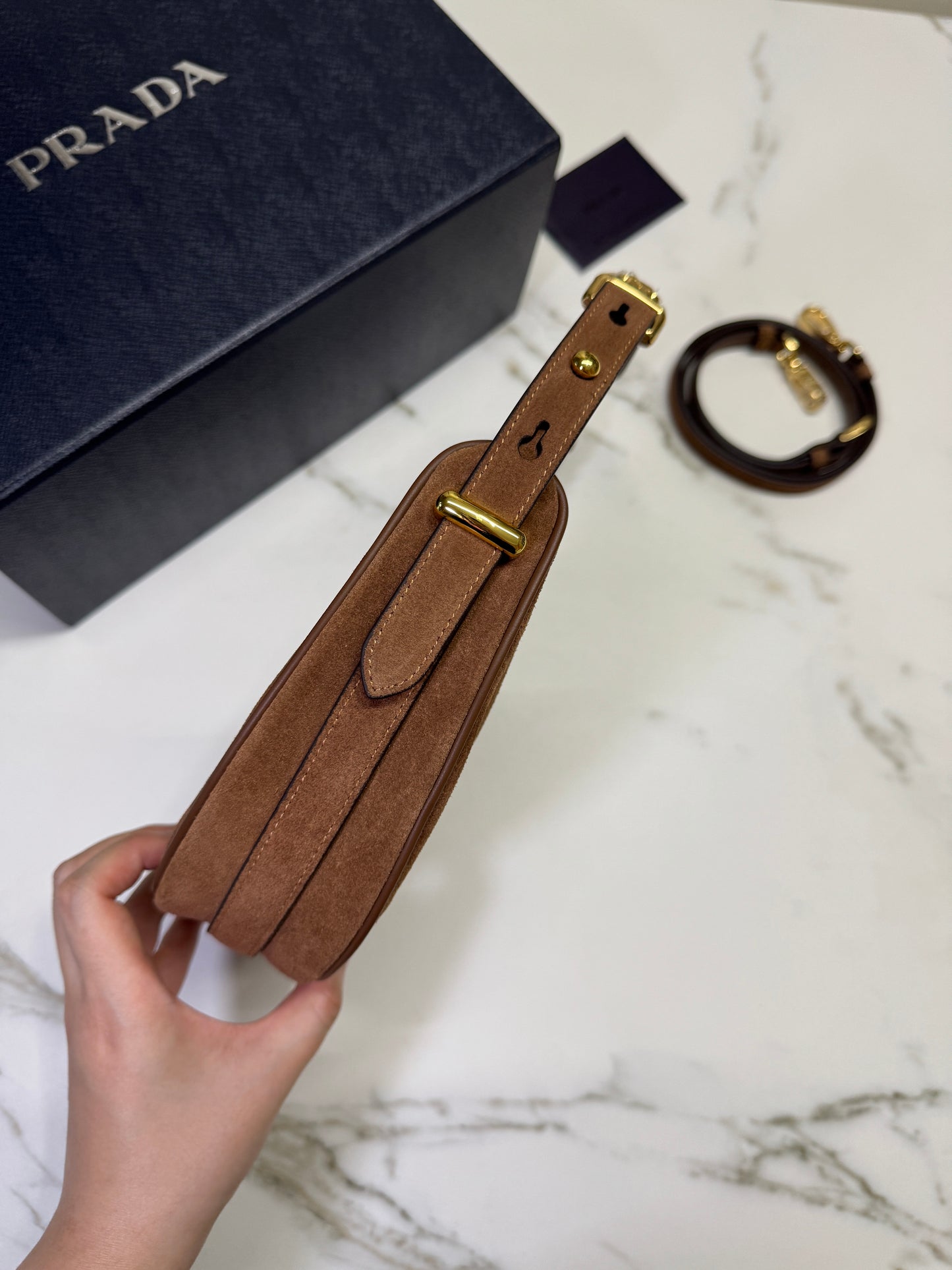 PRADA 半月包 麂皮棕色