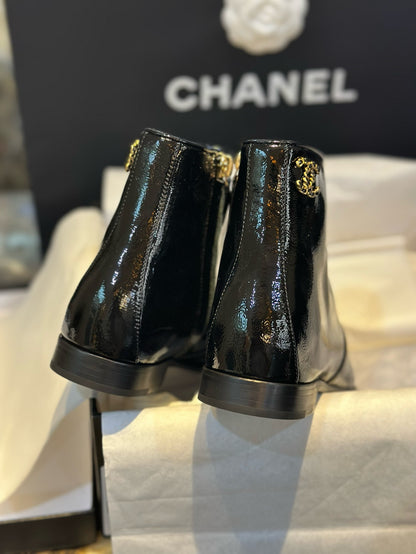 CHANEL 皺漆皮短靴￼23A