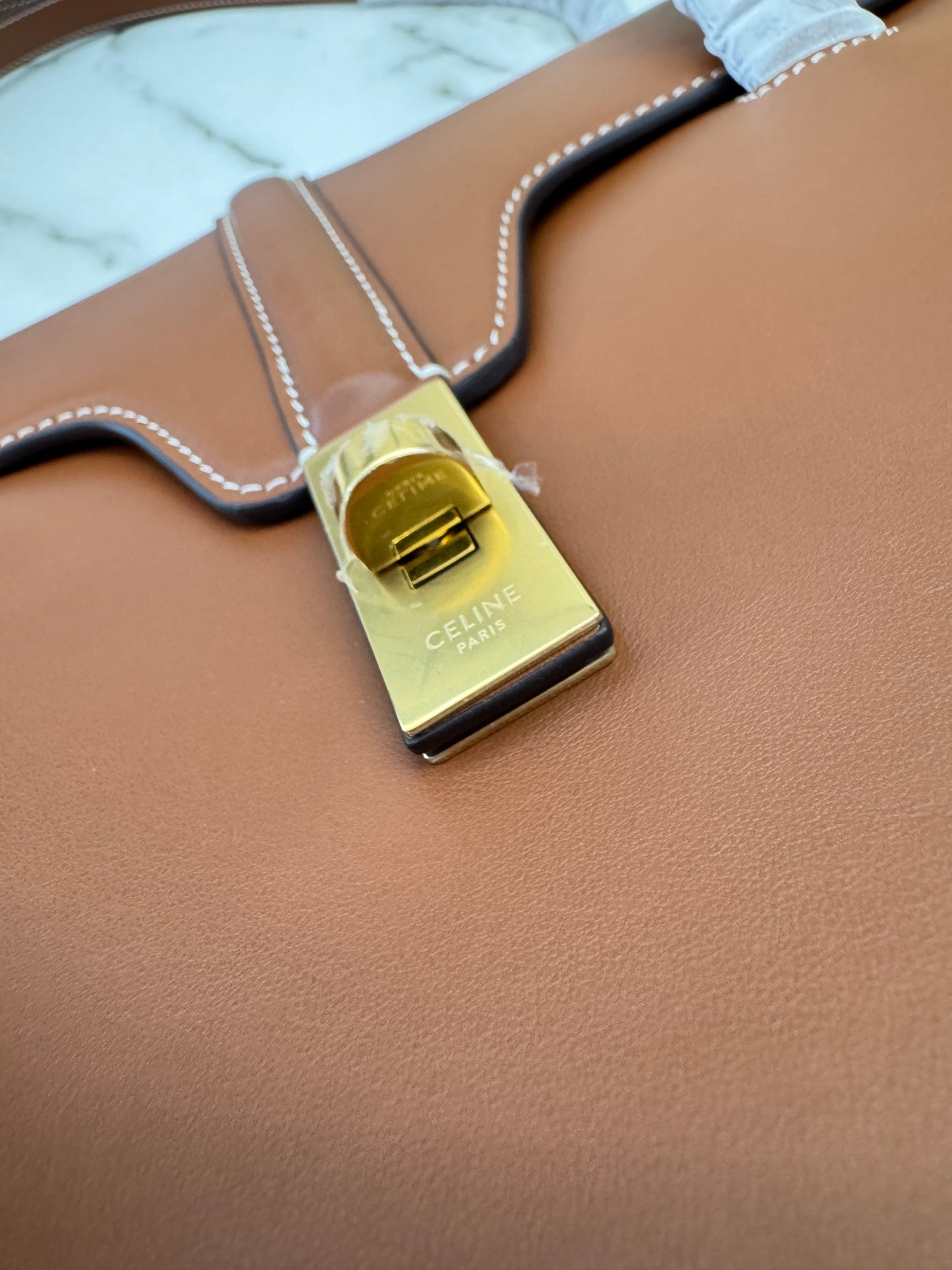 CELINE Soft 16 Medium 棕色
