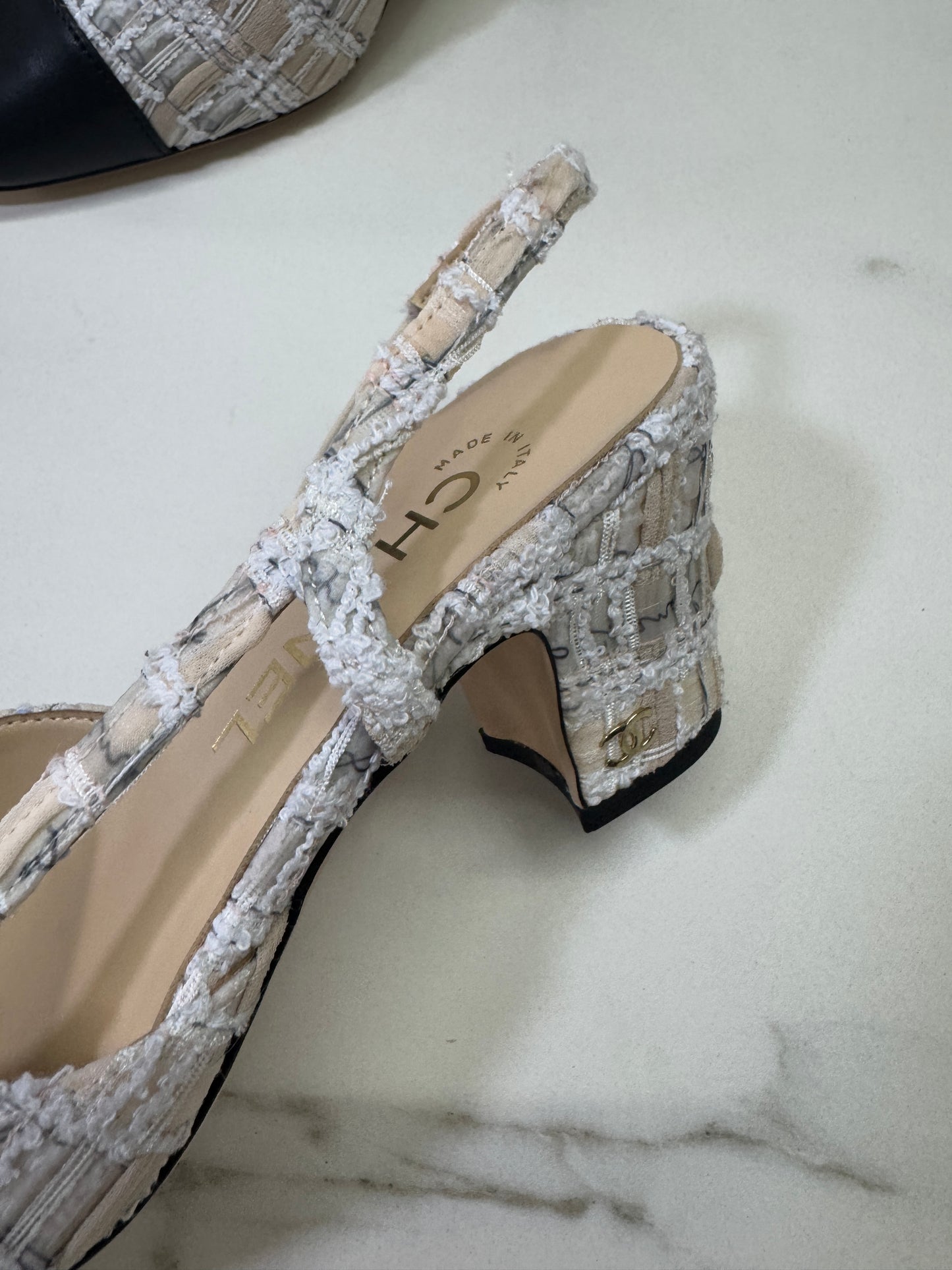 CHANEL 22P蕾絲字母 Slingback