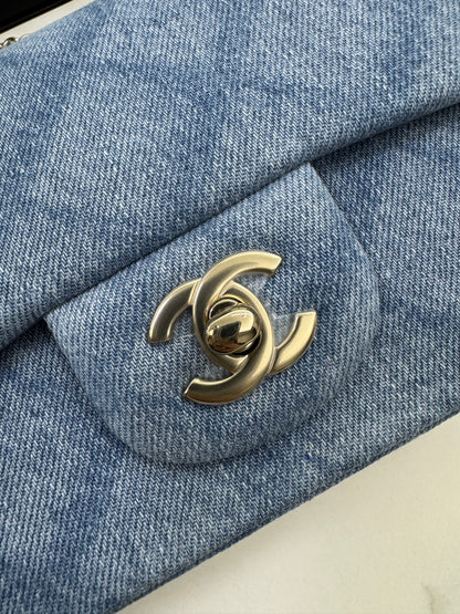 CHANEL 22B 淺藍牛仔 Mini CF20