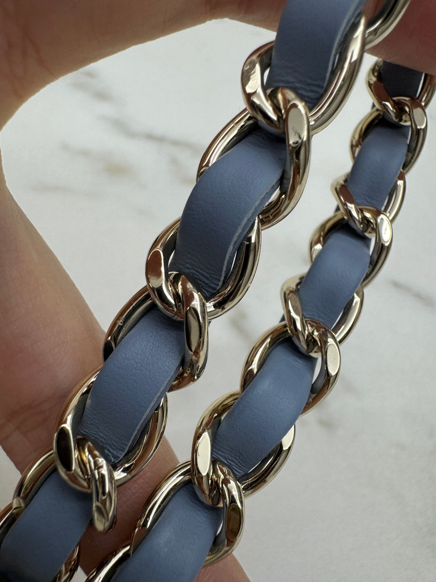 CHANEL 22B 淺藍牛仔 Mini CF20