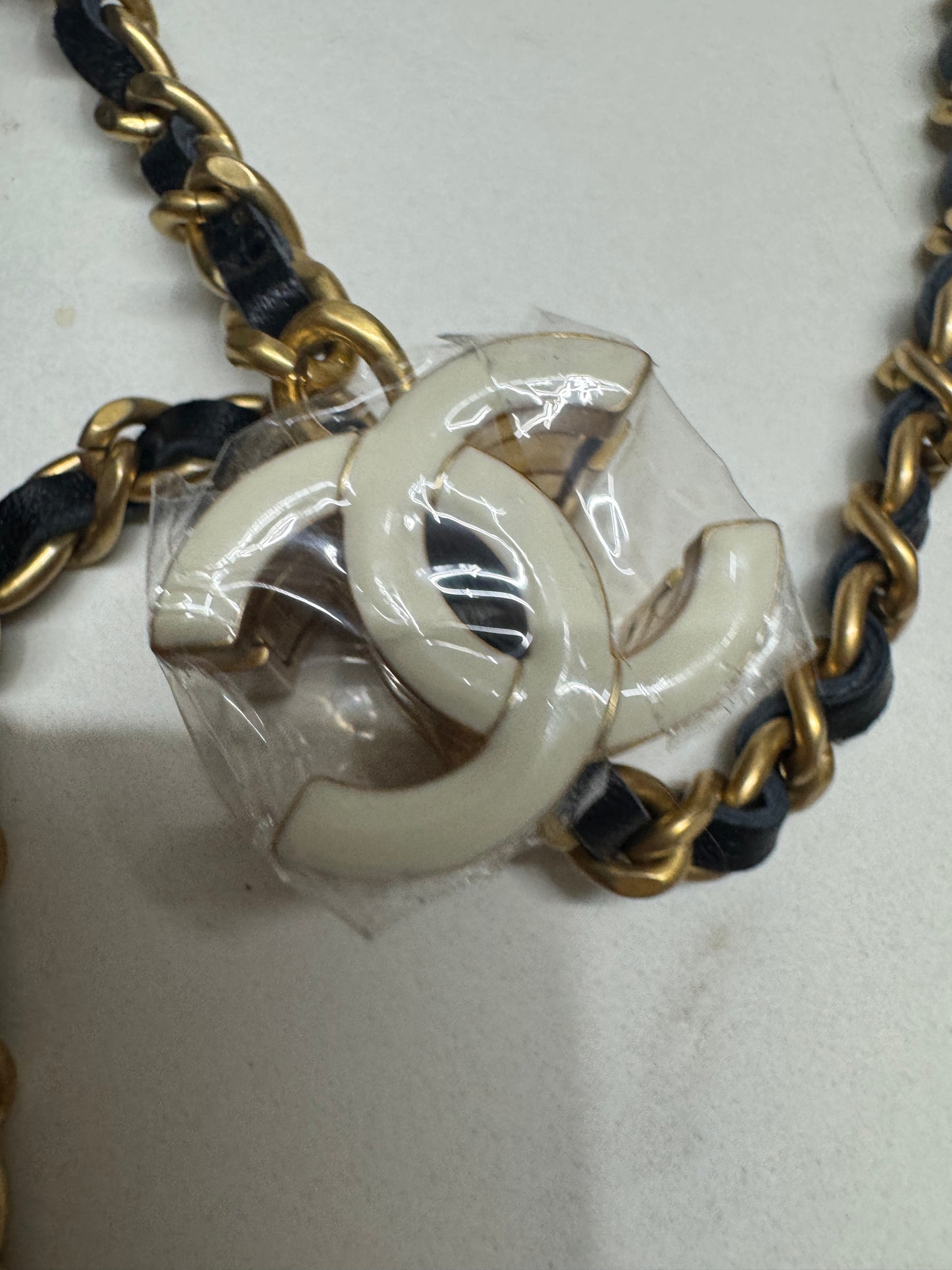 CHANEL woc 24A 琺瑯調節扣 羊皮 黑