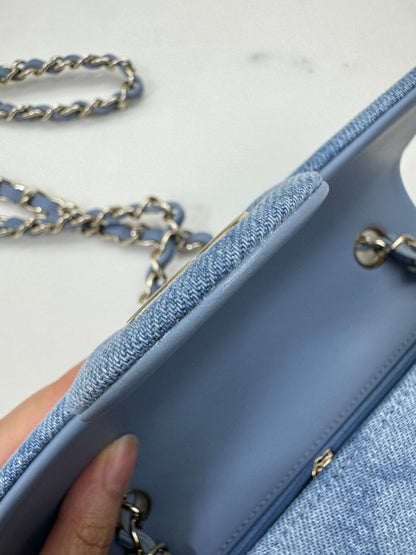 CHANEL 22B 淺藍牛仔 Mini CF20