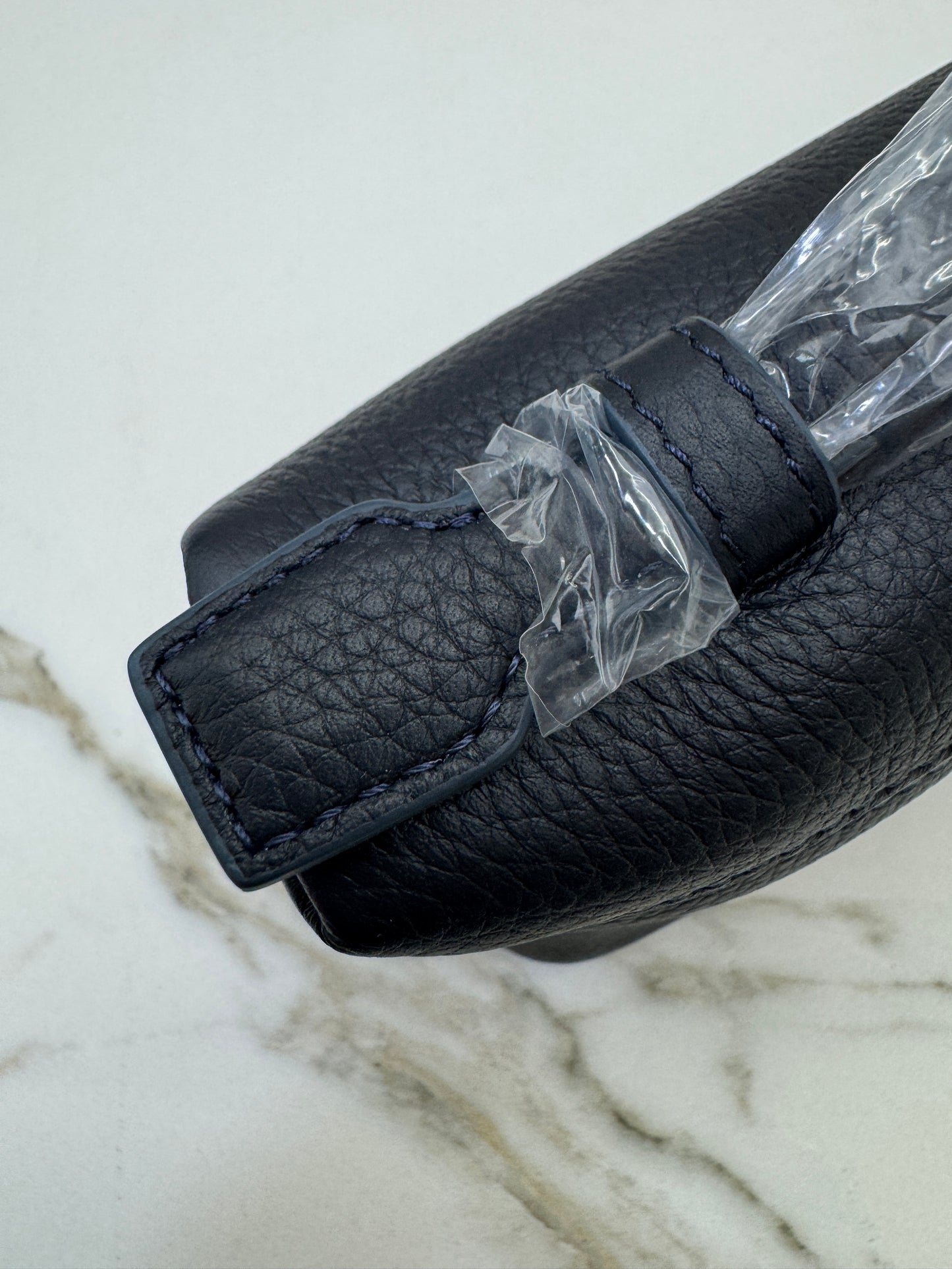 LORO PIANA Extra Pocket 19 海軍藍金扣