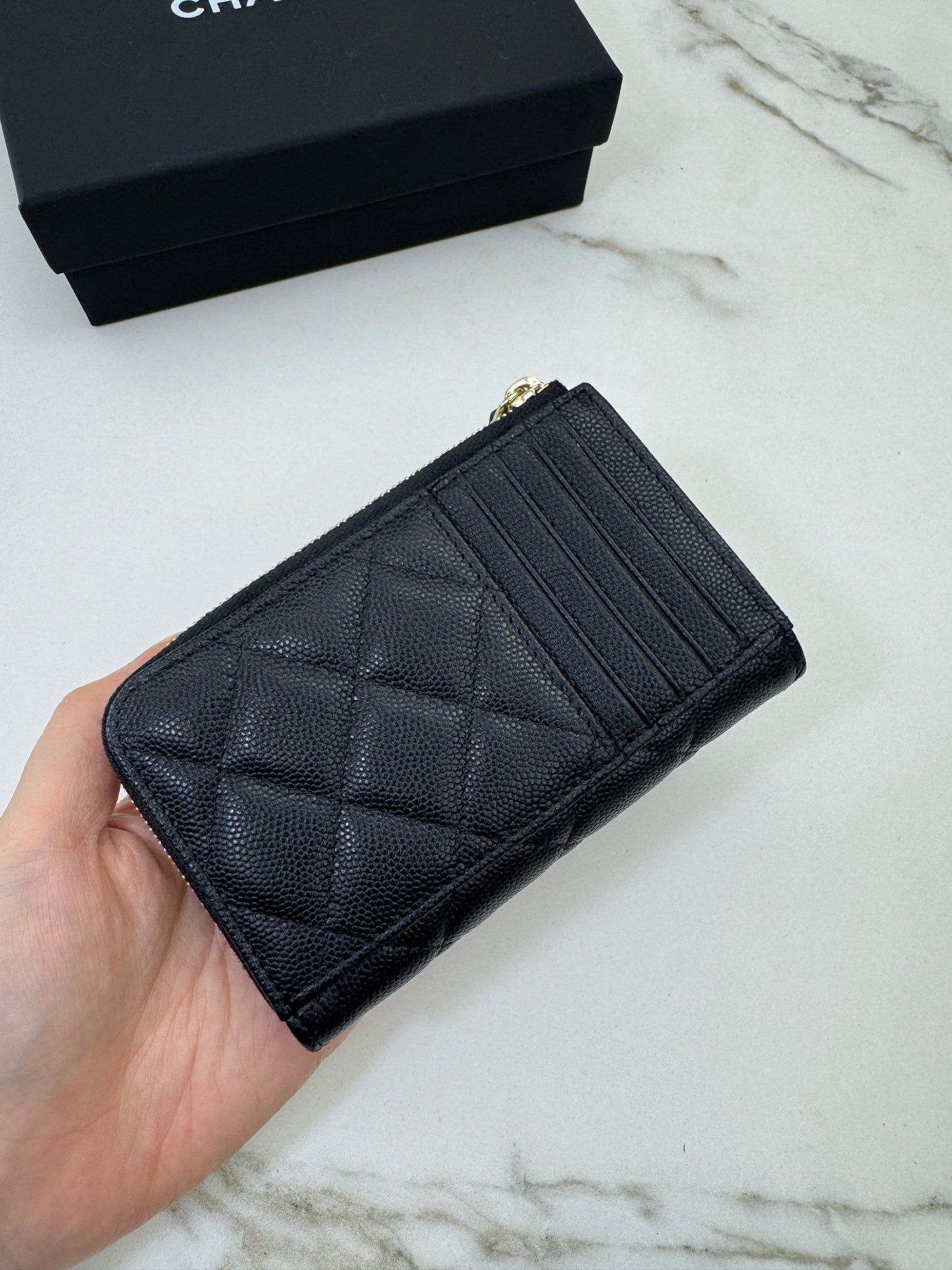 CHANEL 雕刻扣L型拉鏈小錢包