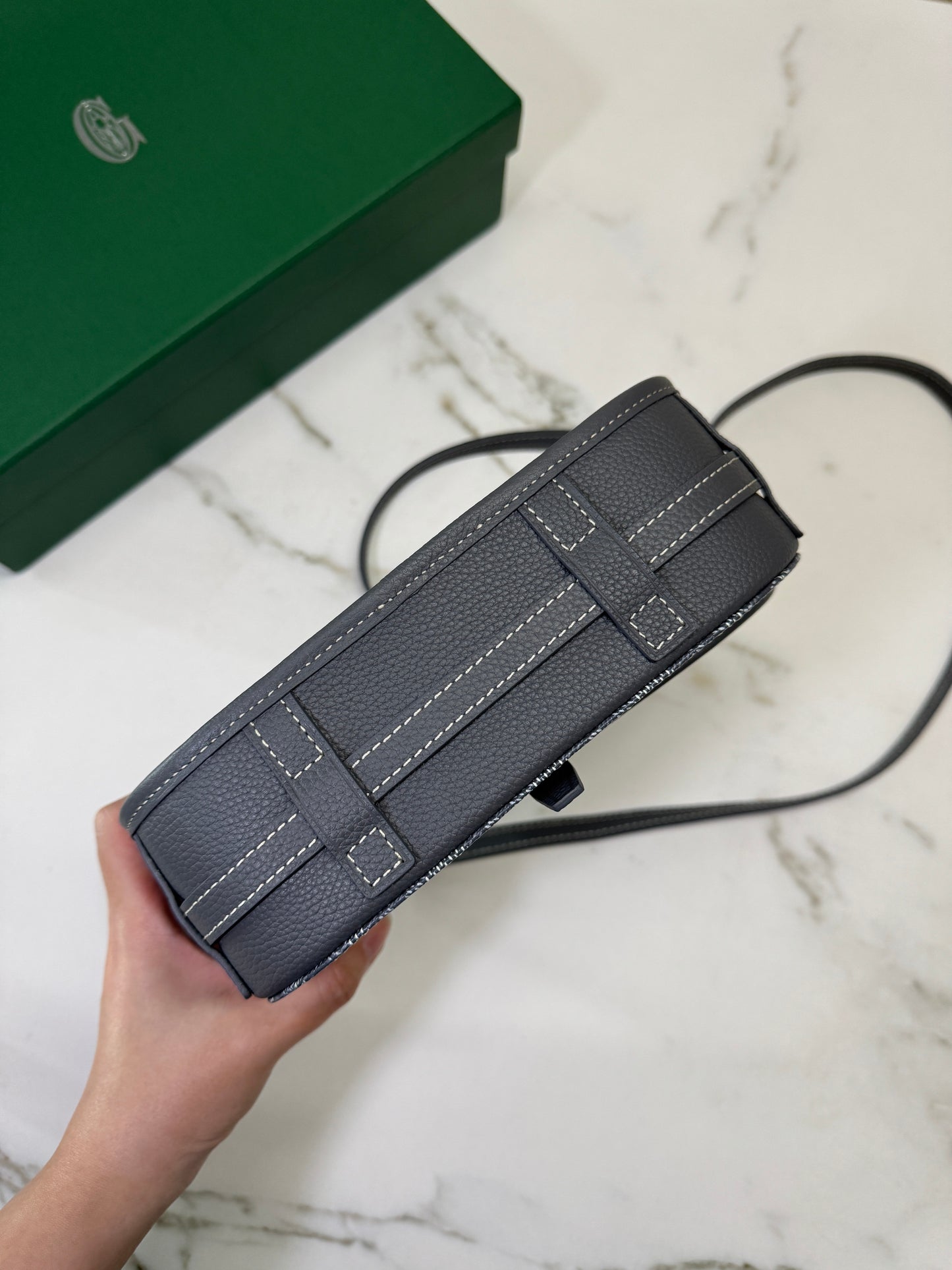 GOYARD Belvedere 郵差包 灰色 PM