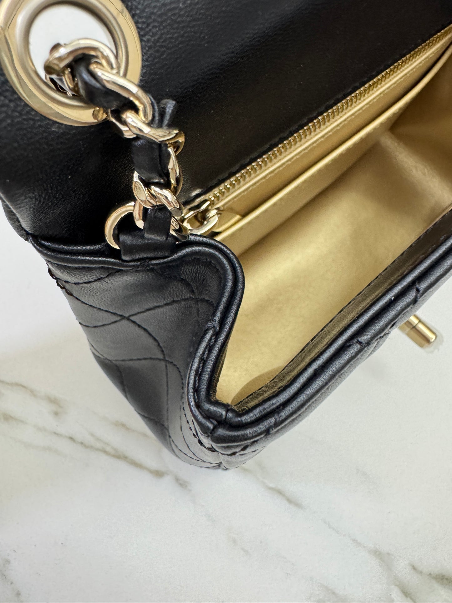 CHANEL 25K 亮面淺金球 Mini CF17 方胖子