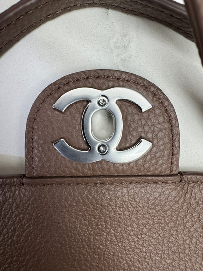 CHANEL 26S Maxi Flap Small 32cm 淺棕色