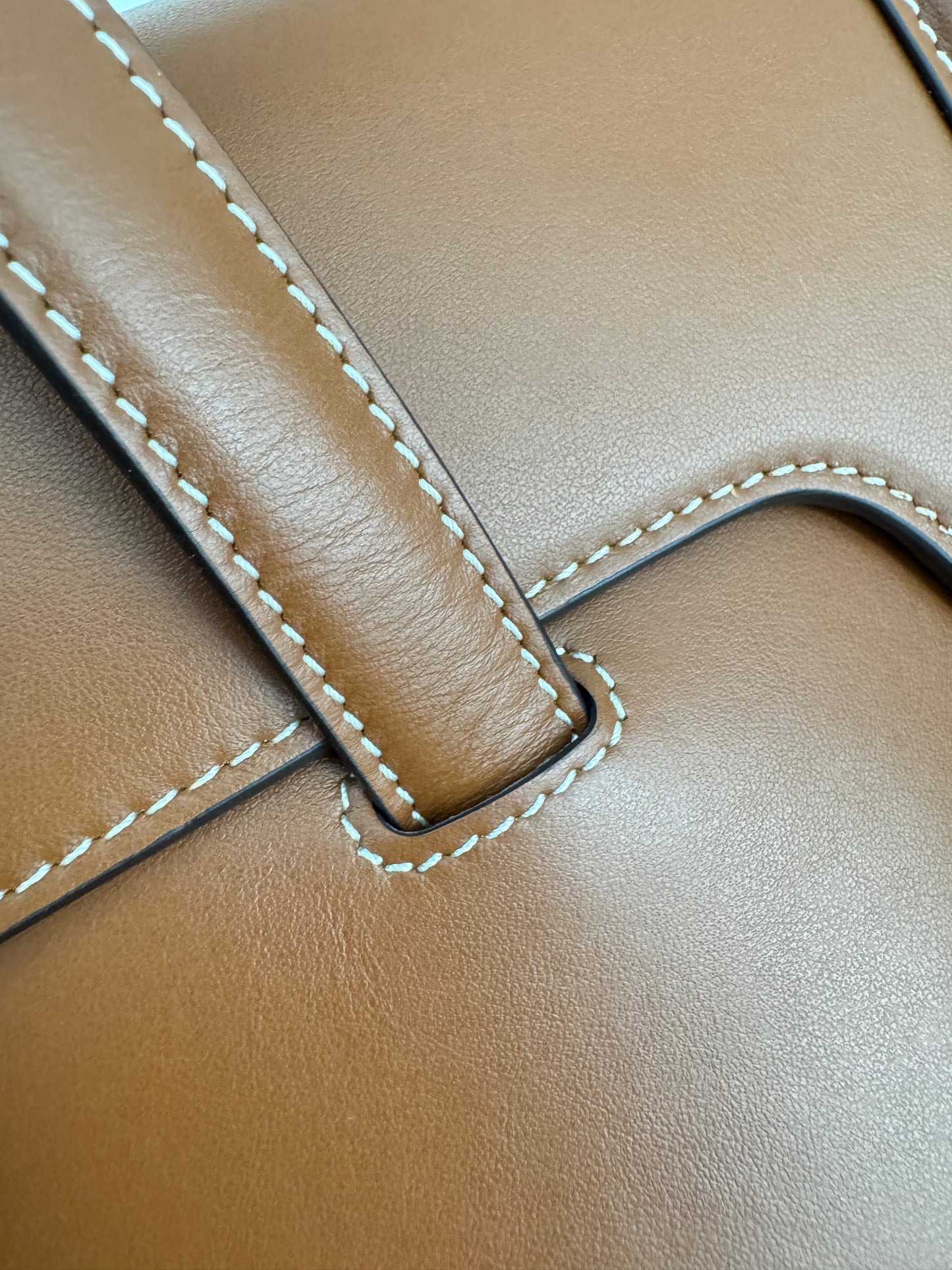 CELINE Soft 16 Medium 棕色