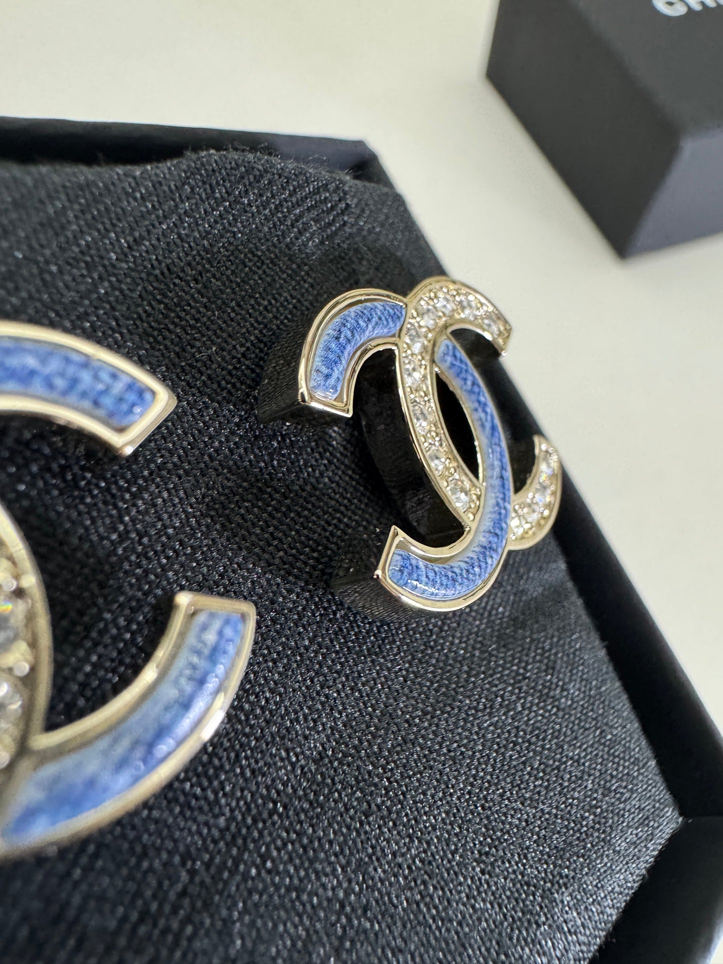 CHANEL 26C 牛仔藍拼鑽耳環