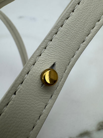 BV Parachute Small 海鹽白 Sea Salt