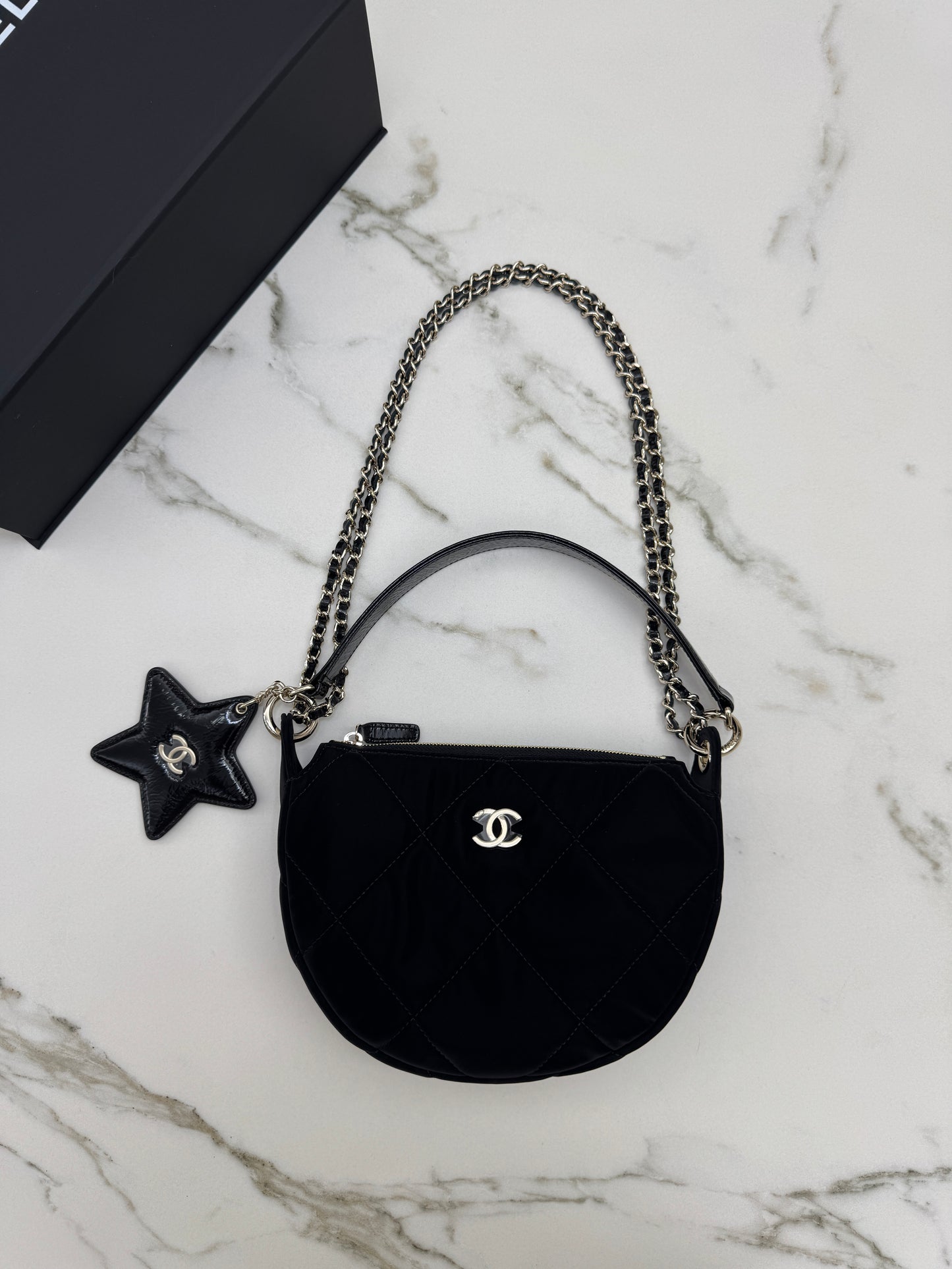CHANEL 25N Coco Neige 滑雪系列 絲絨尼龍 半月Hobo