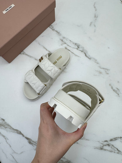 MIU MIU 魔術貼涼鞋 米白色羊皮