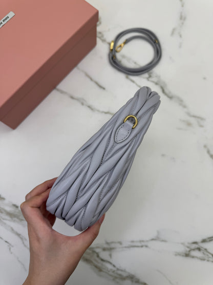 MIU MIU Wander Small 霧霾藍