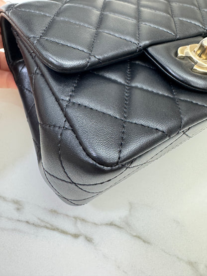 CHANEL 25K 亮面淺金球 Mini CF17 方胖子