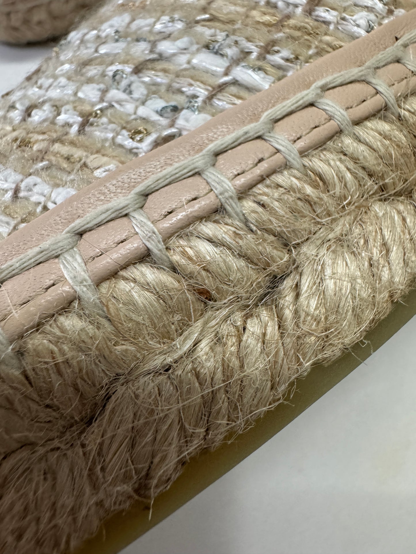 CHANEL 淺杏色軟呢漁夫鞋