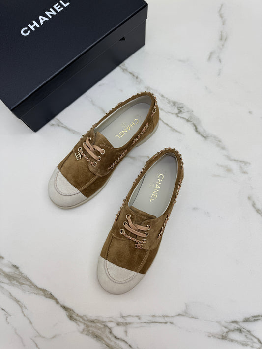 CHANEL 26C 拼色麂皮鏈條休閒鞋