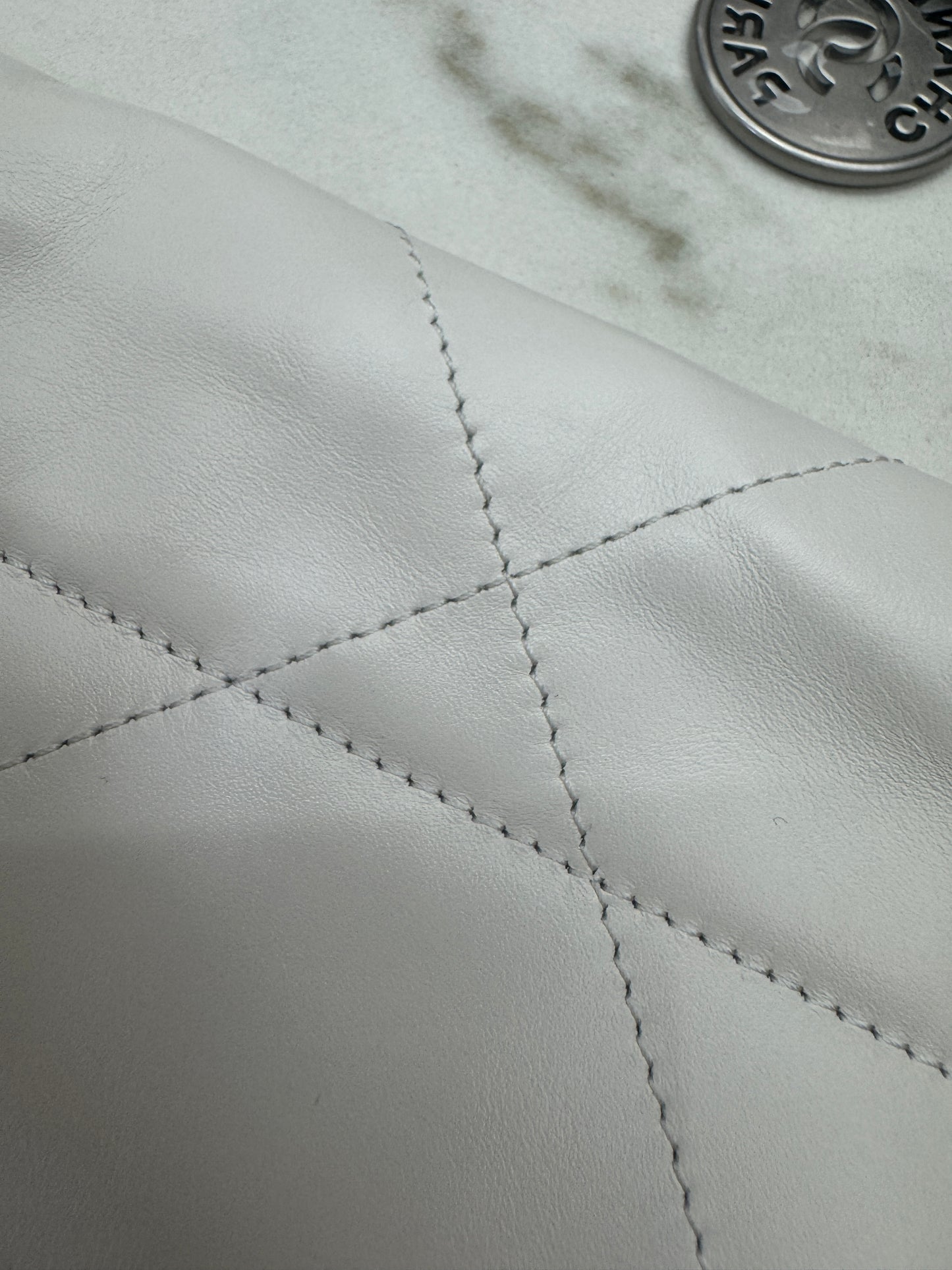 CHANEL 22Bag Small 白銀