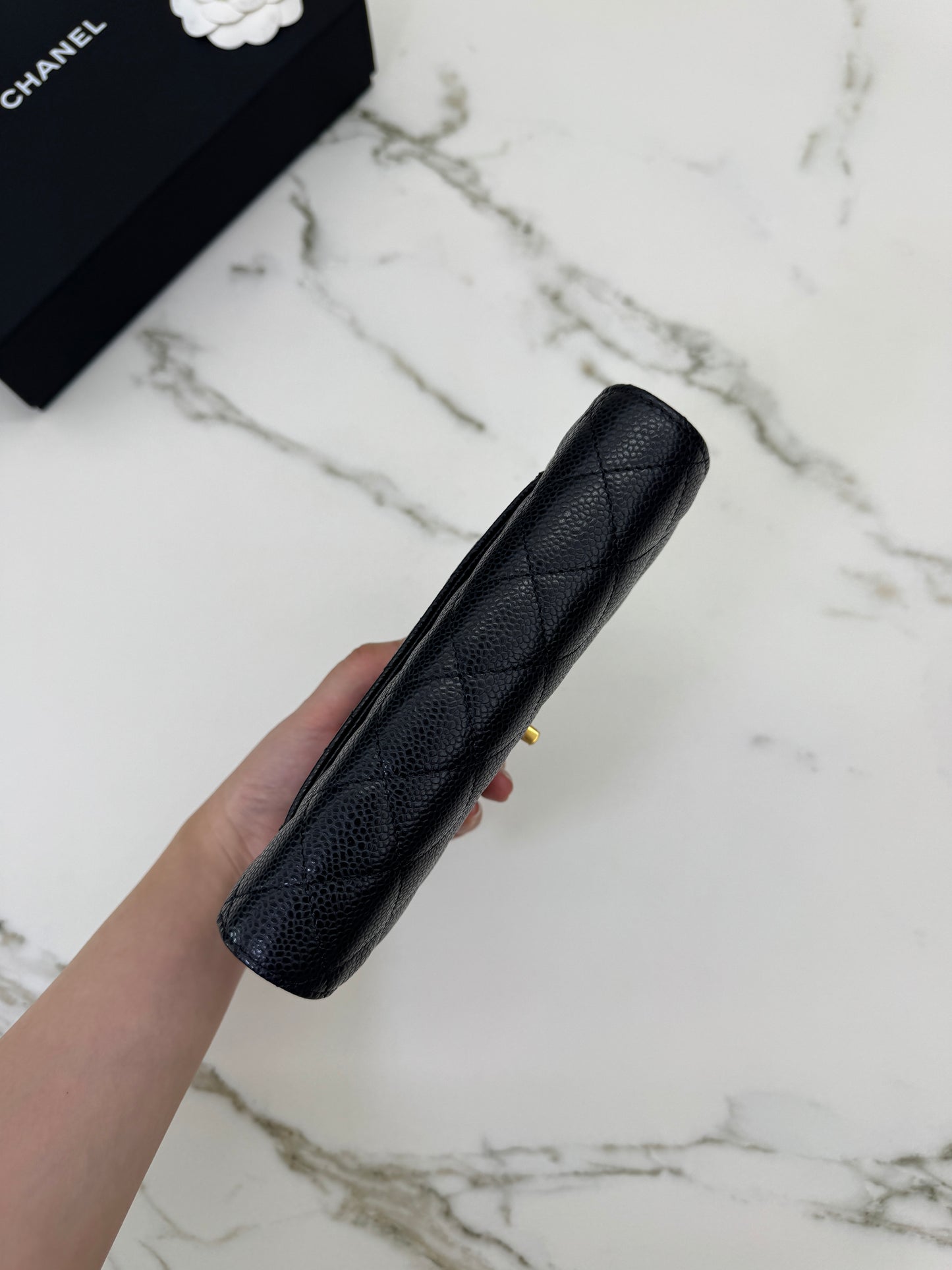CHANEL Wallet On Chain 黑金牛 新版旋轉扣woc