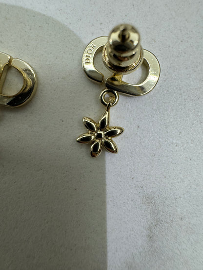 Dior Petit CD Daisy 耳環