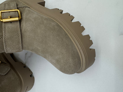 PRADA 卡其色麂皮中筒靴