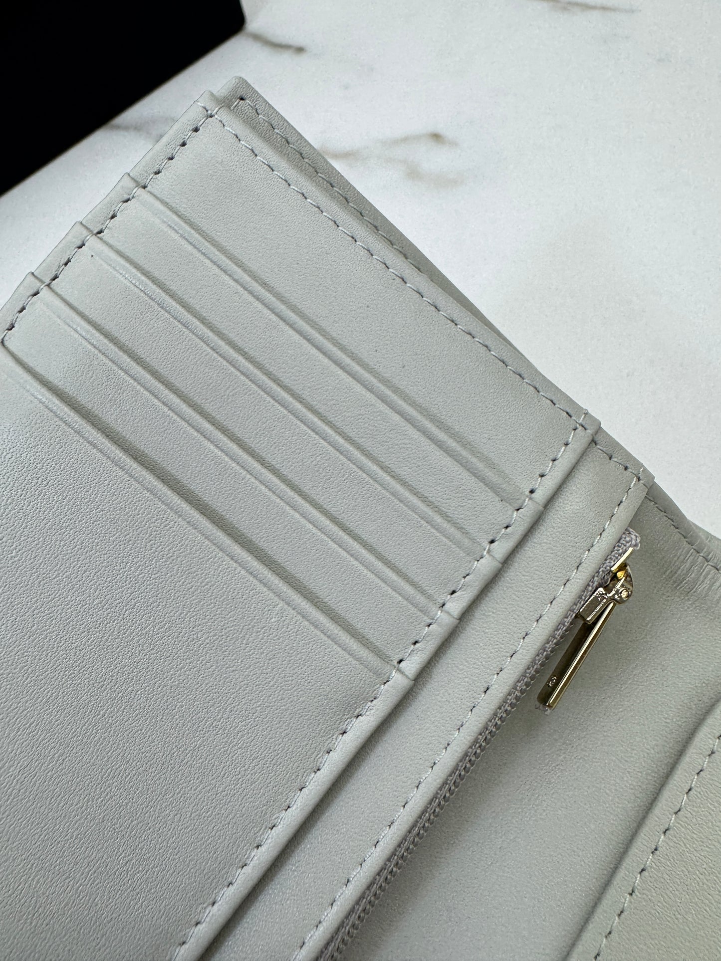 CHANEL Passport Holder 淺灰