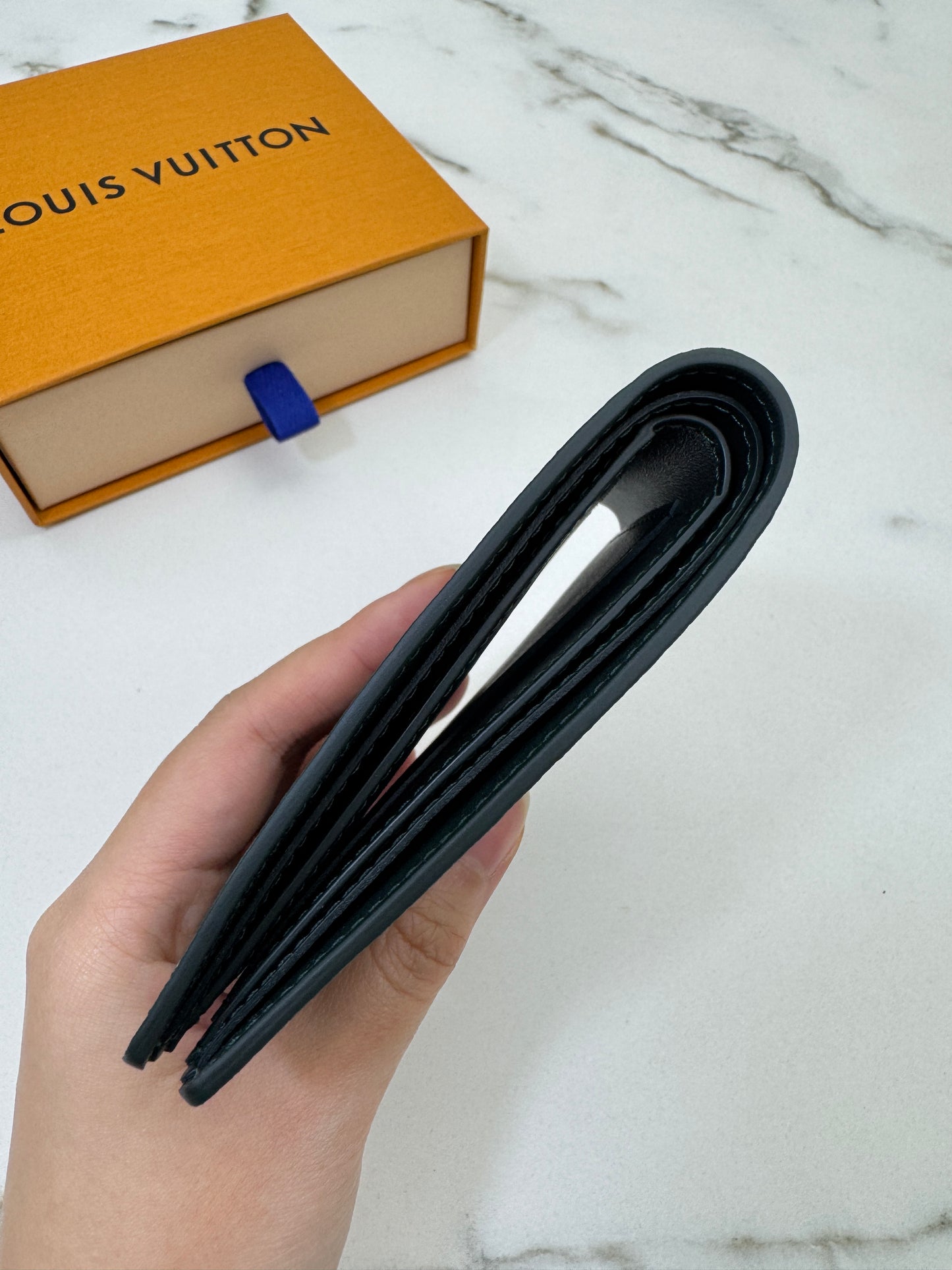 LV M27150 兩摺錢包 深綠色壓花