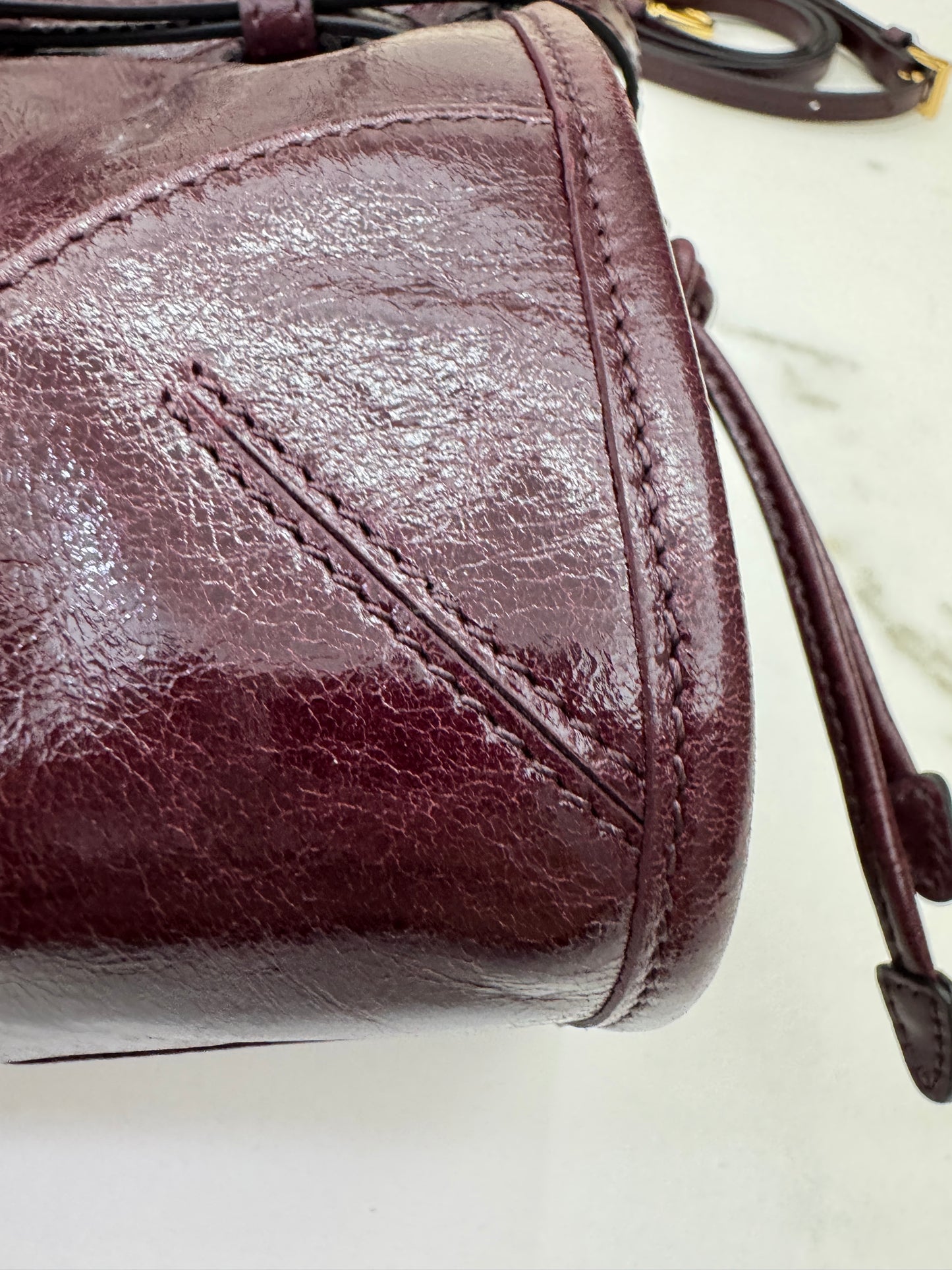 PRADA Bonnie Medium 酒紅油臘皮