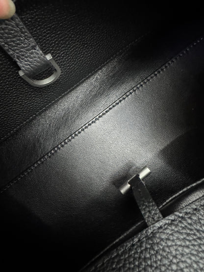 THE ROW Shoulder Marguax 12 黑色荔枝紋 Black Grained Calfskin