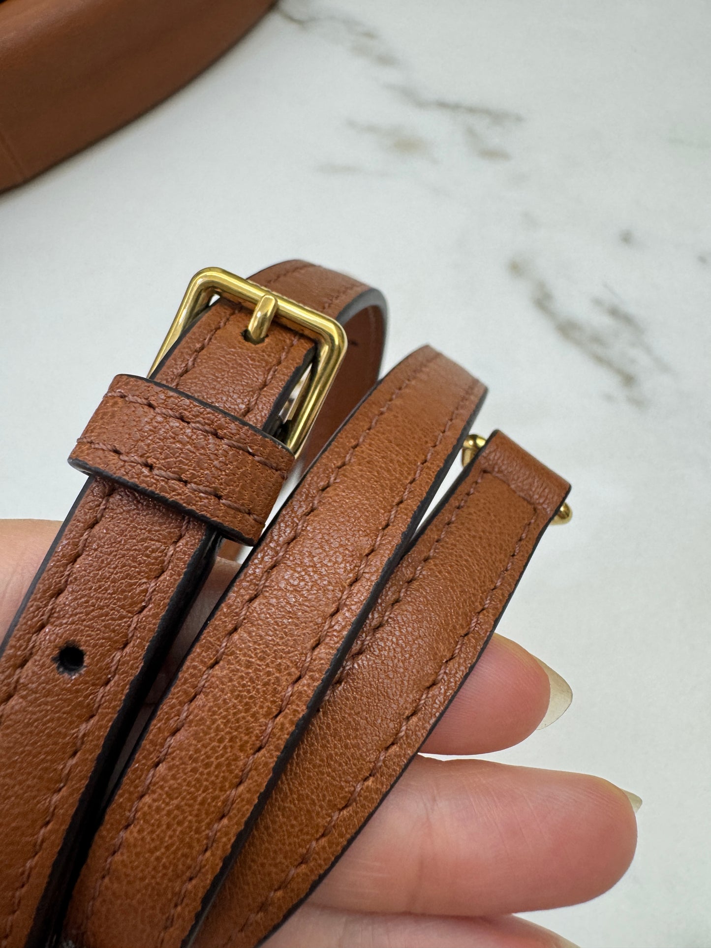 CELINE Soft Triomphe Half Moon 焦糖棕