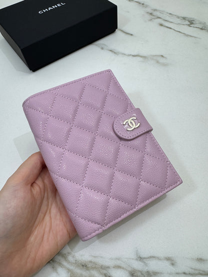 CHANEL Passport Holder 粉紅色淺金扣
