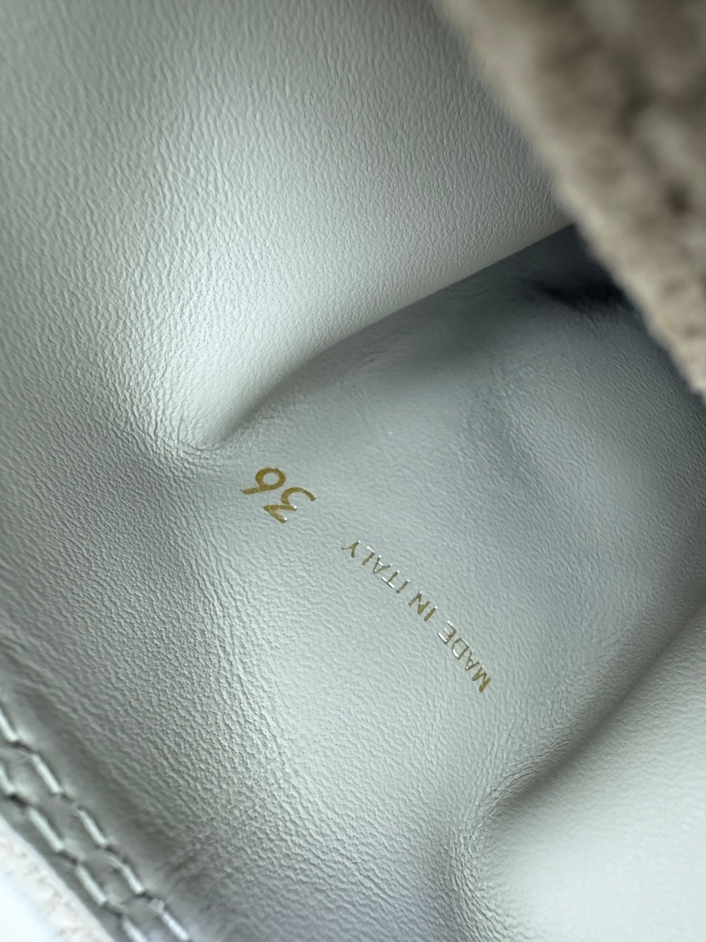 PRADA 卡其色麂皮中筒靴