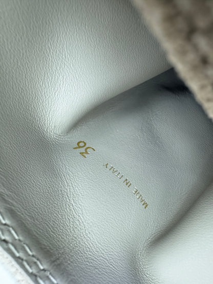 PRADA 卡其色麂皮中筒靴