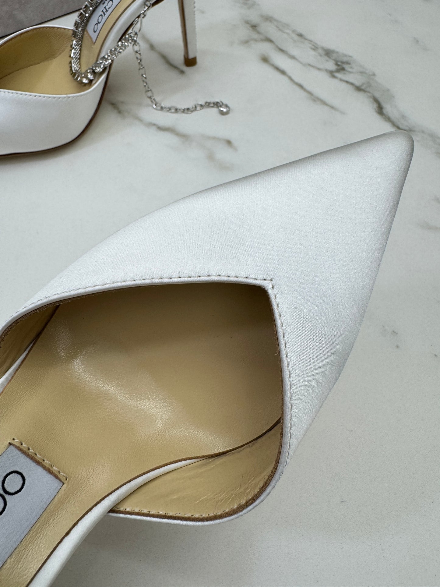 JIMMY CHOO Saeda 85 緞面白