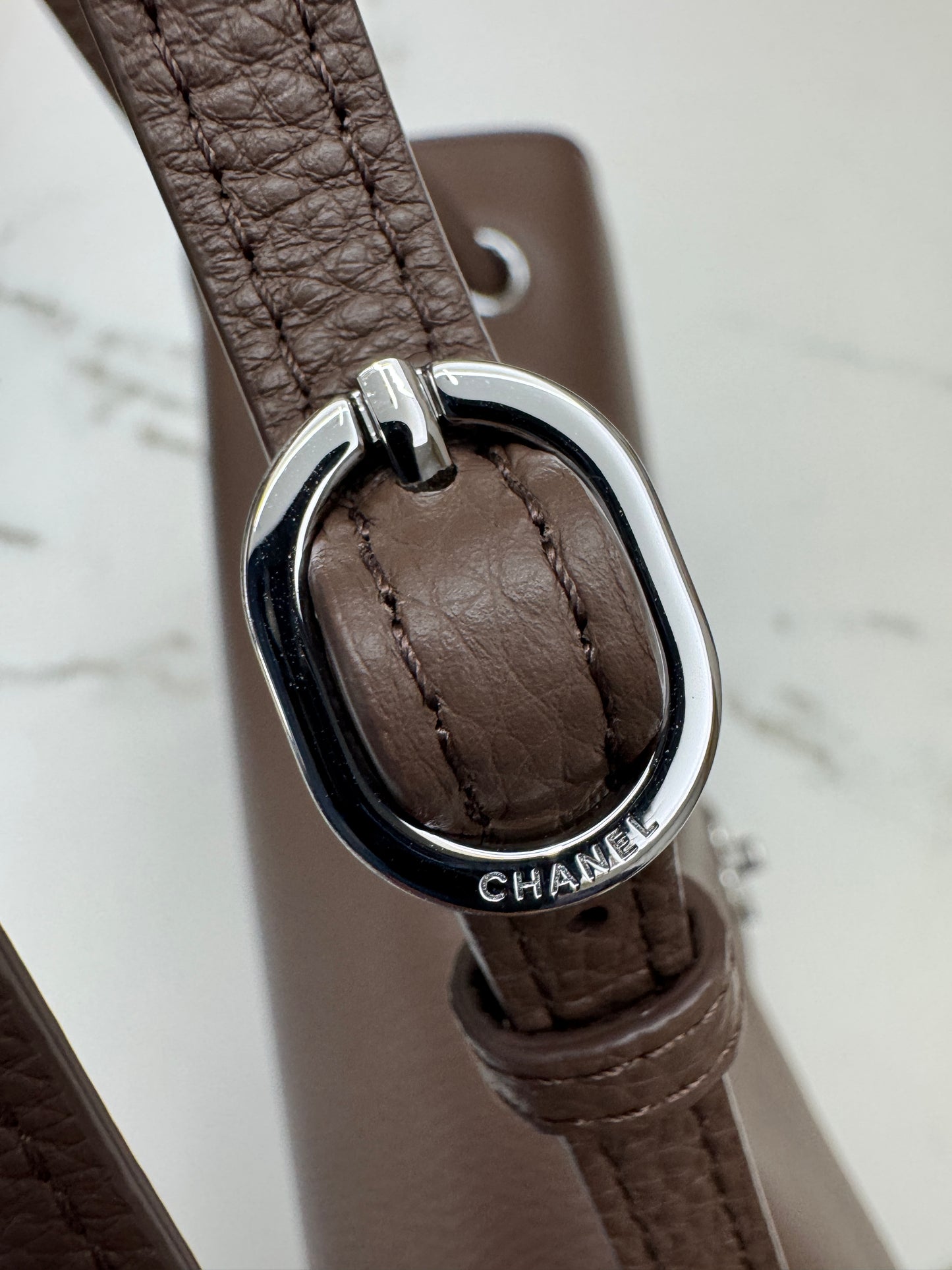 CHANEL 26S Maxi Flap Small 32cm 淺棕色