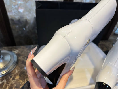 CHANEL 尖頭粗跟短靴 黑白 23B