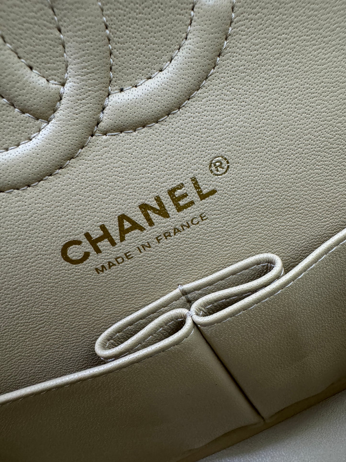 CHANEL CF23 Small 米杏色牛皮金扣 Beige Caviar Calfskin GHW