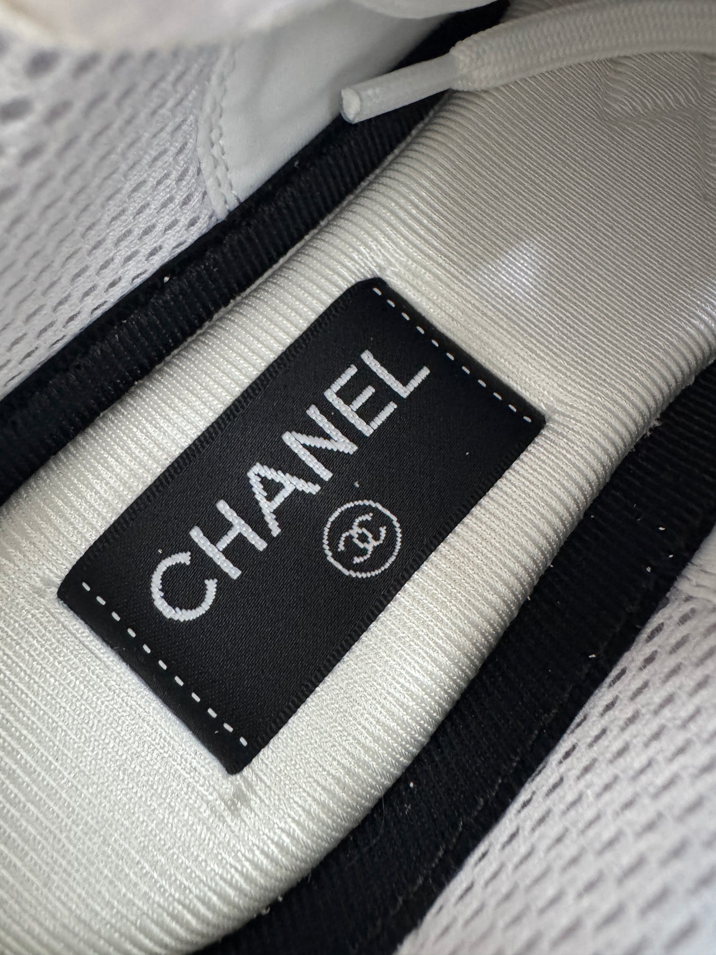 CHANEL 25A 白色運動鞋
